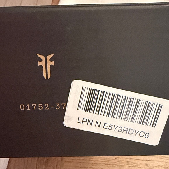 FRYE TAYLOR SANDALS. NEW - Picture 12 of 12